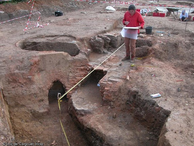 Relevés des fours de potiers datés du Ier s. de notre ère sur le chantier de Chalon-sur-Saône (Saône-et-Loire) en 2005.