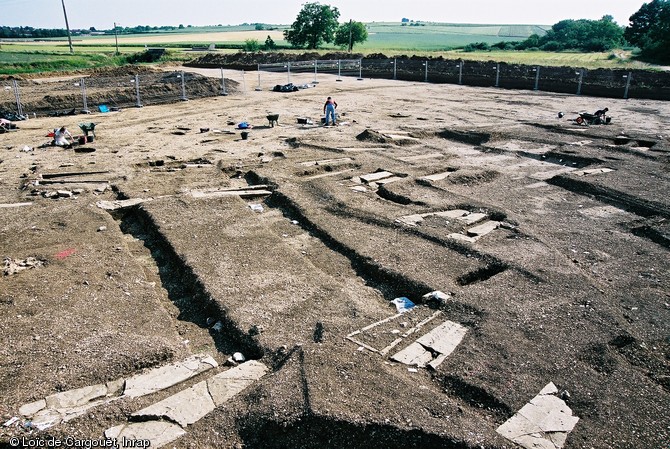 Vue de la nécropole mérovingienne de Ligny-le-Châtel en cours de fouille en 2005.