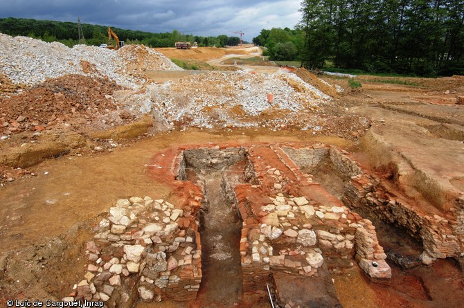 Vue g&eacute;n&eacute;rale de fours des XVe-XVIIe si&egrave;cles destin&eacute;s &agrave; la production de briques et de tuiles d&eacute;couverts &agrave; Auxon-Dessous dans le Doubs. Ils ont &eacute;t&eacute; abandonn&eacute;s au XVIIe si&egrave;cle (fouille Christophe Card, Inrap).