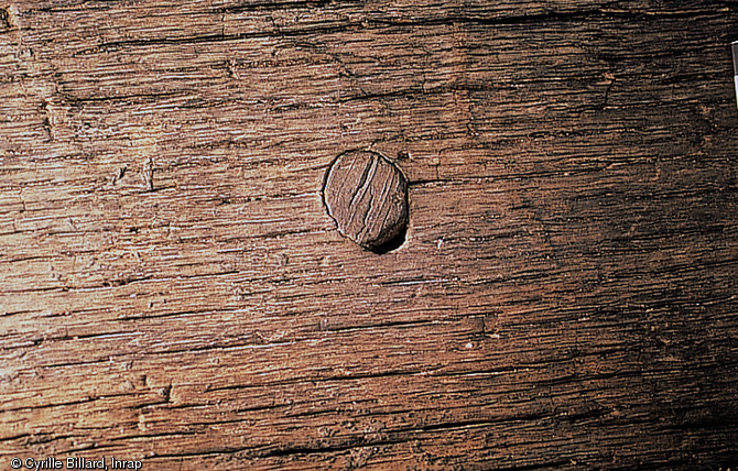 Détail d'une pirogue de l'âge du Bronze final mise au jour à Rouen (Seine-Maritime) en 1994-1995. 