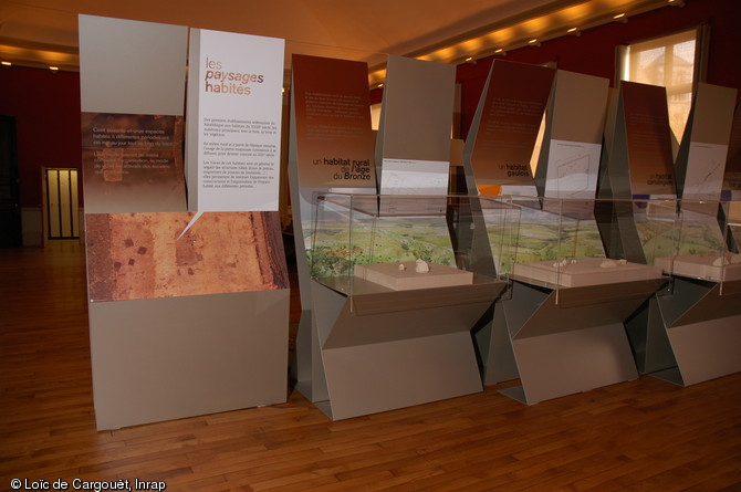   Exposition  Cent mille ans sous les rails. Archéologie de la Ligne à Grande Vitesse Est européenne  au Musée des beaux arts et d'archéologie de Chalons-en-Champagne.    