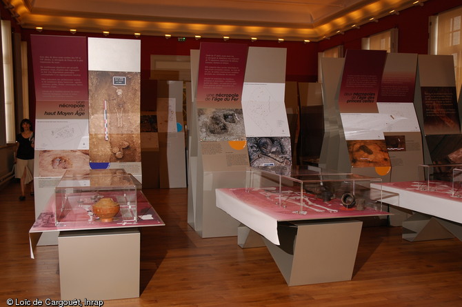   Exposition  Cent mille ans sous les rails. Archéologie de la Ligne à Grande Vitesse Est européenne  au Musée des beaux arts et d'archéologie de Chalons-en-Champagne.    