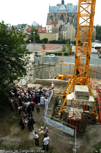 Visite du chantier Saint-Symphorien à Reims par le public lors des Journées européennes du patrimoine du 16 septembre 2006.