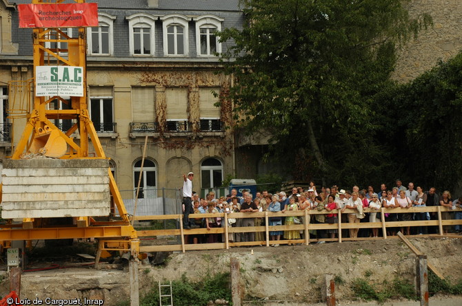 Visite du chantier Saint-Symphorien à Reims par le public lors des Journées européennes du patrimoine du 16 septembre 2006.