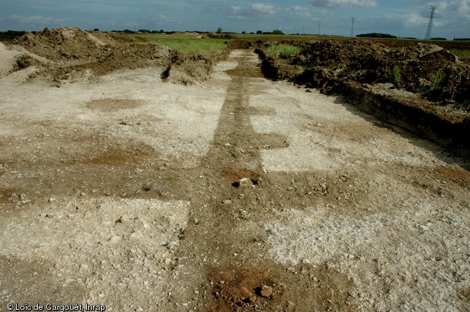 B&acirc;timent du IIe s. avant notre &egrave;re&nbsp;dont ont &eacute;t&eacute; conserv&eacute;es les fondations d'un mur&nbsp;en pis&eacute; et&nbsp;celles des contreforts, sur la commune de Barville en Gatinais&nbsp;(Loiret)&nbsp;lors de diagnostics r&eacute;alis&eacute;s en 2006 &agrave; l'occasion&nbsp;de la construction de l'autoroute A19. 
