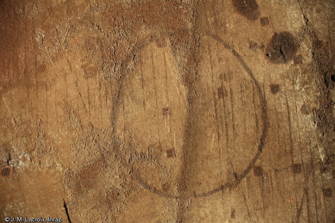 Enclos funéraire protohistorique (VIe siècle avant notre ère), fouillé sur le site de La Cavalade à Montpellier (Hérault), 2013.  La mise au jour de cet enclos, complète plusieurs découvertes de fossés circulaires identiques, généralement associés au domaine funéraire, faites sur d’autres sites languedociens. Ici toutefois, aucun indice funéraire n’a pu être détecté au sein de l’enclos en raison de son niveau d’arasement. 