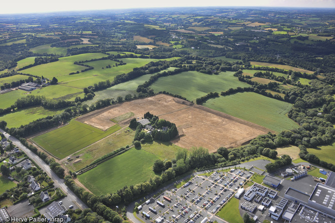 Vue aérienne de la fouille sur le site de Parc al Lann à Ergué-Gabéric (Finistère), 2016