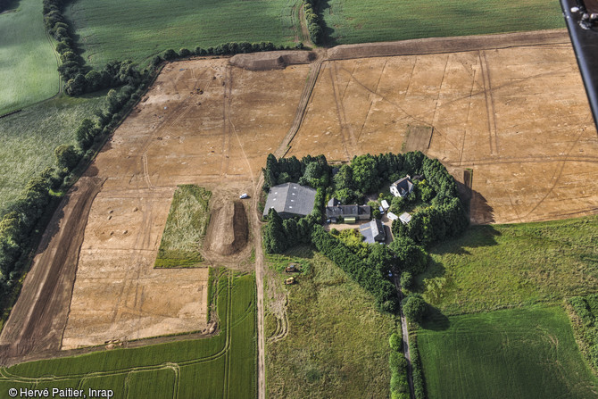 Vue aérienne de la fouille sur le site de Parc al Lann à Ergué-Gabéric (Finistère), 2016