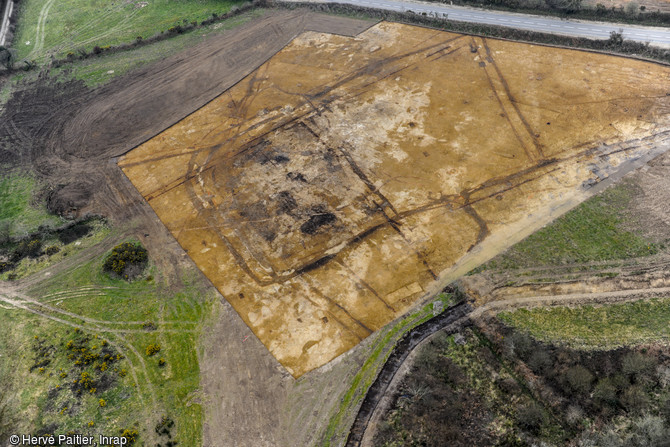 Vue générale de la ferme médiévale (XIe-XIVe siècle) du site de Lavallot Nord à Guipavas (Finistère), 2016.