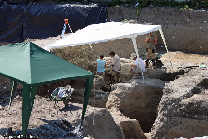 Relevé d'une stratigraphie sous abri sur le site de l'ancienne abbaye médiévale de Saint-Faron à Meaux (Seine-et-Marne), 2016