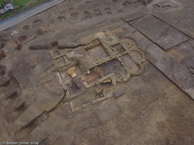 Vue des thermes en fin de fouille de la villa de Langrolay-sur-Rance (C&ocirc;tes-d'Armor), 2016. 