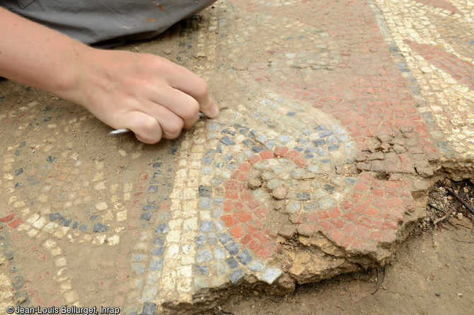 Détail d'une mosaïque polychrome d'une domus de la seconde moitié du IVe s. de notre ère, Auch (Gers), 2017.