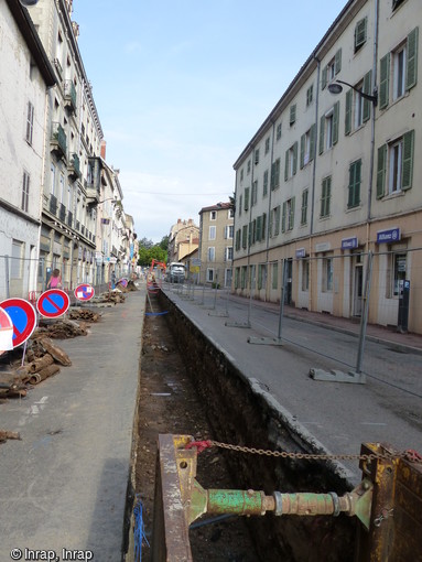 Tranch&eacute;e de fouille de la n&eacute;cropole gallo-romaine, rue Gambetta &agrave; M&acirc;con (Sa&ocirc;ne-et-Loire)
