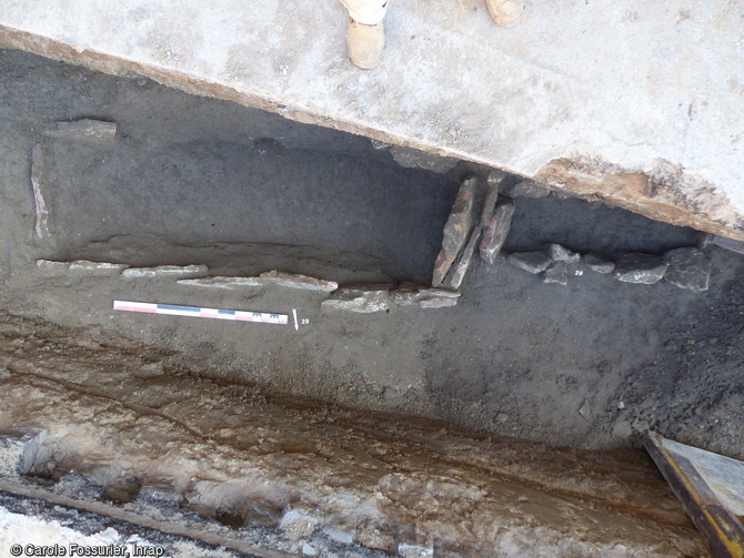 Deux inhumations en coffrages de pierres, sur le site de la n&eacute;cropole gallo-romaine de Mac&ocirc;n (Sa&ocirc;ne-et-Loire).
