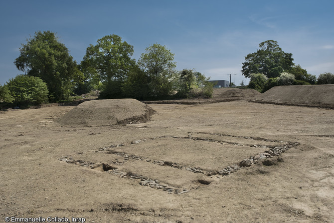 L'un des douze b&acirc;timents, probablement une grange, mis au jour dans la partie agricole pars rustica de la villa gallo-romaine &agrave; Vire (Calvados) 