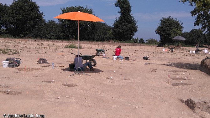 Vue g&eacute;n&eacute;rale du chantier de fouille au sein de la Zac de Brestivan &agrave; Theix-Noyalo (Morbihan)