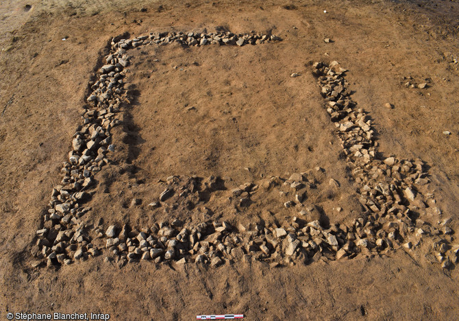 Fondations d'un b&acirc;timent de l'Antiquit&eacute; tardive ou du haut Moyen &Acirc;ge sur le site de Ploudaniel-Plou&eacute;dern (Finist&egrave;re).