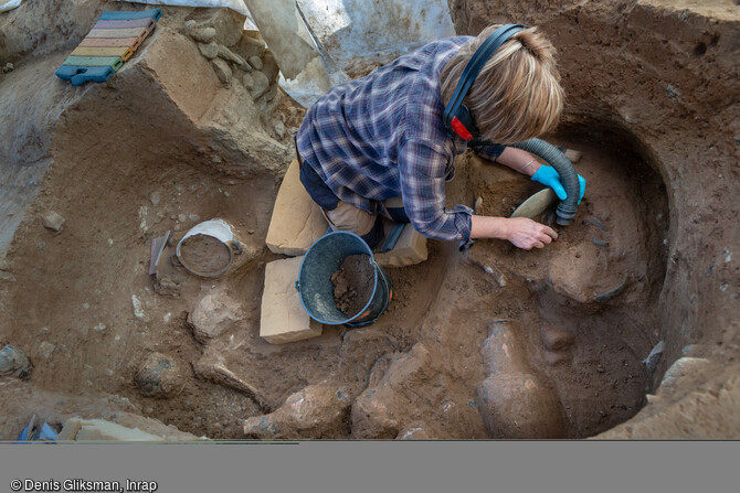 Tombe &eacute;trusque en hypog&eacute;e (4e si&egrave;cle av. notre &egrave;re ) en cours de d&eacute;gagement &agrave; Al&eacute;ria (Haute-Corse) en 2019. 