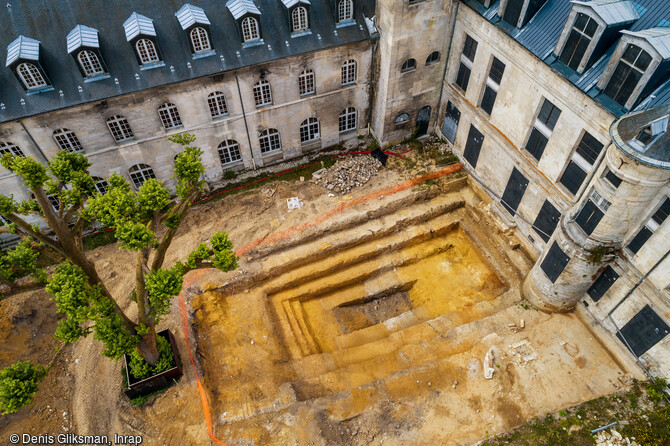 Fouilles en gradins &agrave; l'est du ch&acirc;teau de Villers-Cotter&ecirc;ts (Aisne) en 2020, construit par Fran&ccedil;ois 1er &agrave; partir de 1532.&nbsp;