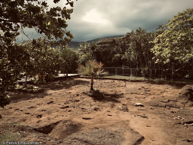 Vue d'une partie de la fouille o&ugrave; se situe la forge du Puits des Anglais &agrave; Saint-Philippe (La R&eacute;union) 