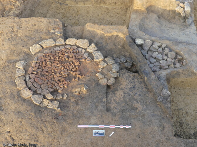 Four domestique mis au jour dans l'habitat de l'&acirc;ge du Fer &agrave; Blanville-sur-Orne (Calvados) en 2021. 