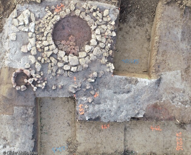 Four domestique mis au jour dans l'habitat de l'&acirc;ge du Fer &agrave; Blanville-sur-Orne (Calvados) en 2021.