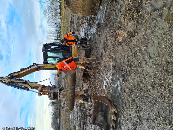 Fouille de la structure semi-excav&eacute;e du Bas-Empire &agrave; Ollainville (Essonne) en 2021. 