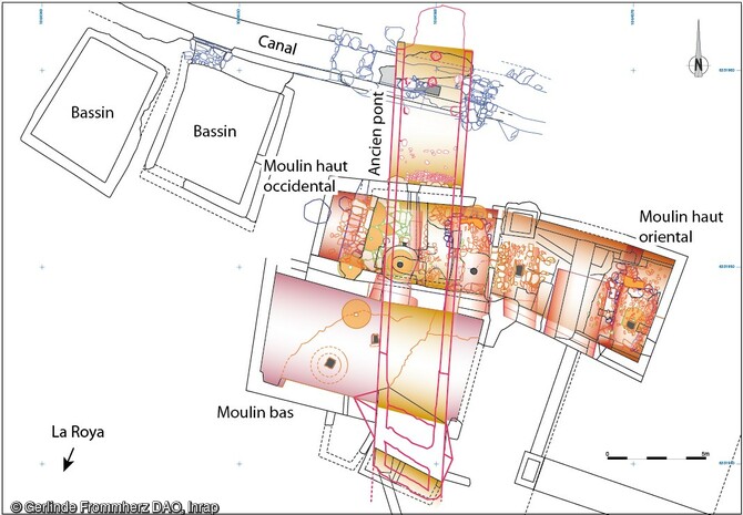 Plan cumulé des moulins du Cairos à Saorge (Alpes-Maritimes). Les moulins haut occidental et haut oriental sont des moulins à grain. Initialement, ces deux moulins presque alignés, étaient dotés de chambres des eaux, à l'aplomb des meules, où se trouvent les turbines. Ils étaient alimentés par un canal qui captait l'eau en amont de la rivière et à partir duquel la distribution était assurée par des déversoirs dotés de martelières. Le moulin bas était un moulin à huile.