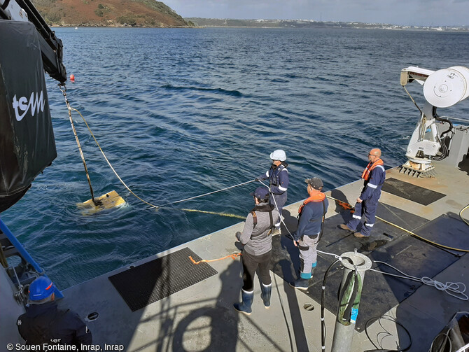 Mise à l’eau du ROV Perséo-GTV (Copetech-SM) pour le diagnostic du parc éolien de Groix-Belle-Île.