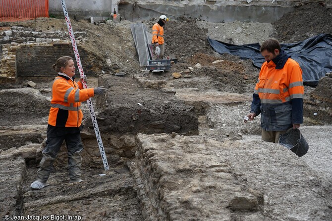 Maison romaine des IIe-IIIe si&egrave;cles &agrave; Reims (Marne) en cours de fouille. 