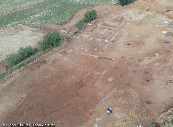 Vue g&eacute;n&eacute;rale de l&rsquo;&eacute;tablissement gallo-romain et ses abords depuis le nord-est d&eacute;couvert &agrave; B&eacute;ziers (H&eacute;rault), 2022. 