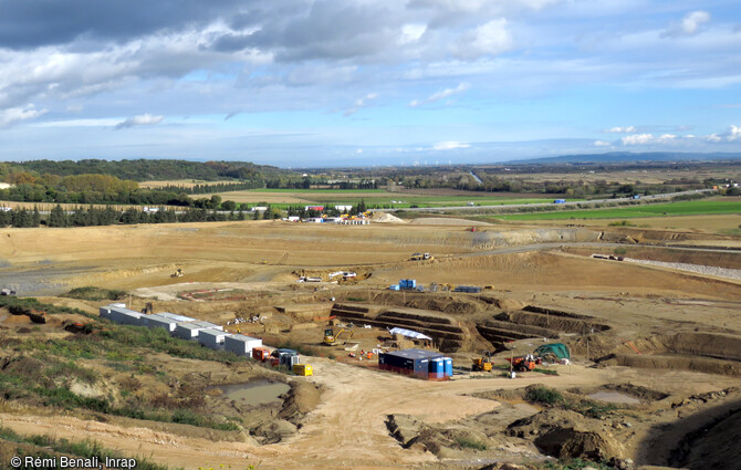 Au pied des Costières de Nîmes, aux portes de la Camargue, le site de Bellegarde (Gard) fouillé en 2016 a livré un important mobilier paléolithique. 