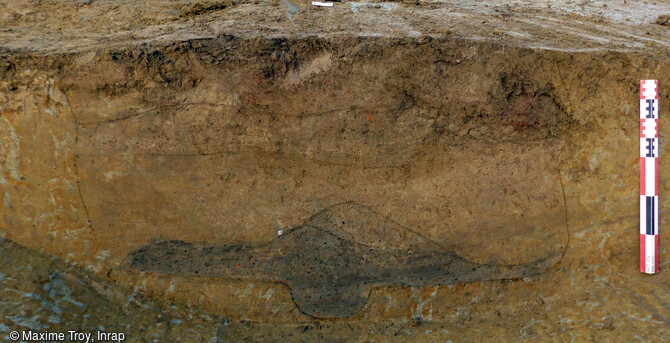 Silo médiéval en coupe de la zone B du site. Plusieurs petites aires d’ensilage du Moyen Âge (XIe-XIIe siècles) et une occupation moderne (début XVIIIe siècle) ont été mis au jour à Montbartier (Tarn-et-Garonne) en 2023.