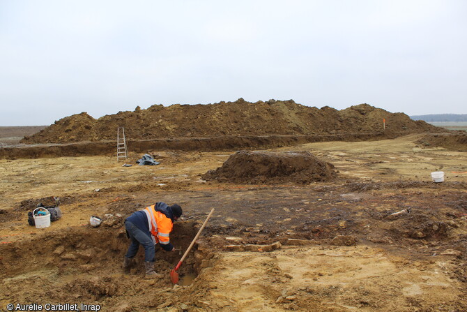 Fouille de structure en cours par temps hivernal sur le site de Drulingen (Bas-Rhin)attribué au Haut-Empire romain.