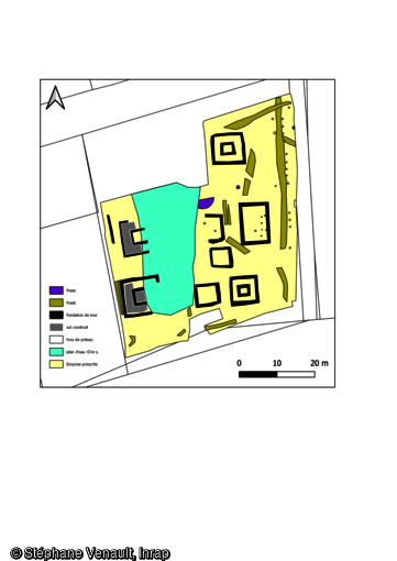 Plan des vestiges au 13 rue des Gâtinais à Saint-Valérien (Yonne). Le décapage extensif de la parcelle a révélé la présence d'autres bâtiments intercalés entre les temples, certains pouvant être assimilés à des édifices religieux supplémentaires. Si les deux temples les plus imposants à l'ouest ont conservé leurs sols intérieurs, constitués d'une couche de gravier à la surface lissée au mortier, les autres constructions ne sont préservées qu'au niveau de leurs fondations. 