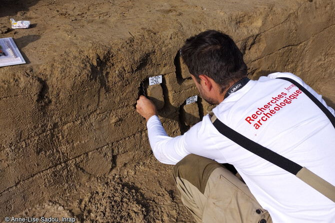 Prélèvement micromorphologique dans le secteur du Mésolithique à Thourotte (Oise). 