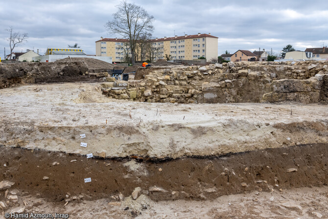 Stratigraphie des fondations du moulin à vent à Sartrouville (Yvelines). 