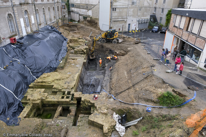 Douve du château de l'Hermine à Vannes (Morbihan) en cours de fouille. 