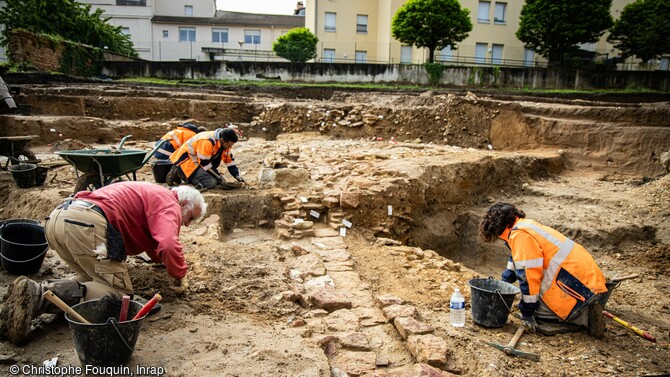 Vue d'ambiance du chantier fouillé à Macon (Saone-et-Loire) en 2024.  Un quartier résidentiel antique y a été mis au jour. Cette opération devrait permettre pour la première fois à Mâcon d’éclairer et d’illustrer les phases du développement urbain de la ville antique. 