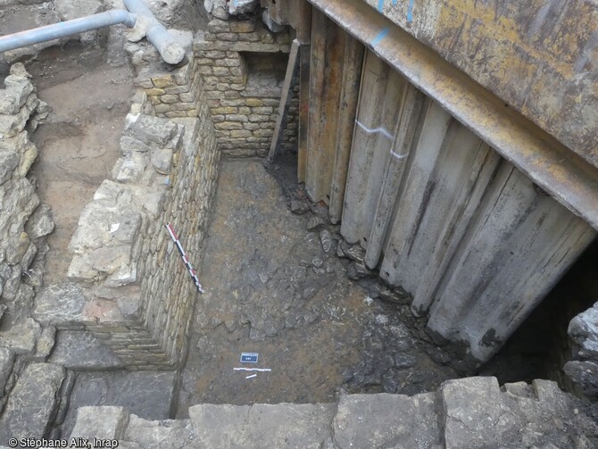 Cave antique dont tous les murs ont été mis au jour, à l'exception de l'angle sud-est qui se trouvait hors emprise au cours de la fouille à Nevers (Nièvre) en 2024.