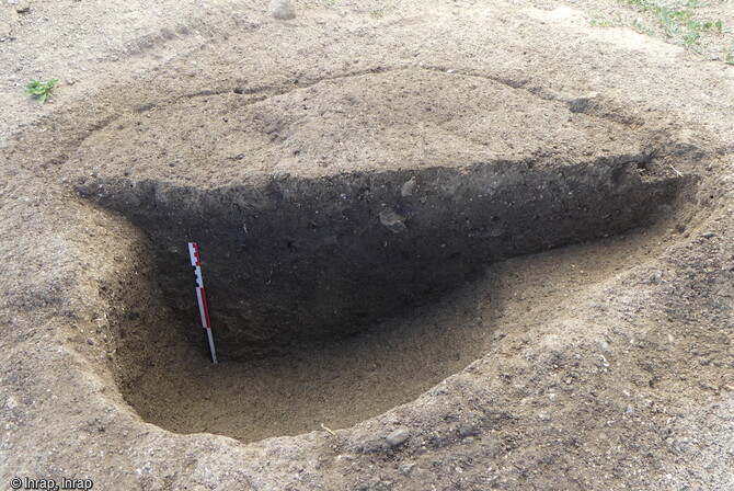 Fosse datant du N&eacute;olithique sur la fouille de Riat Bia &agrave; Font-Romeu-Odeillo-Via (Pyr&eacute;n&eacute;es Orientales). A livr&eacute; quelque restes de c&eacute;ramiques. 