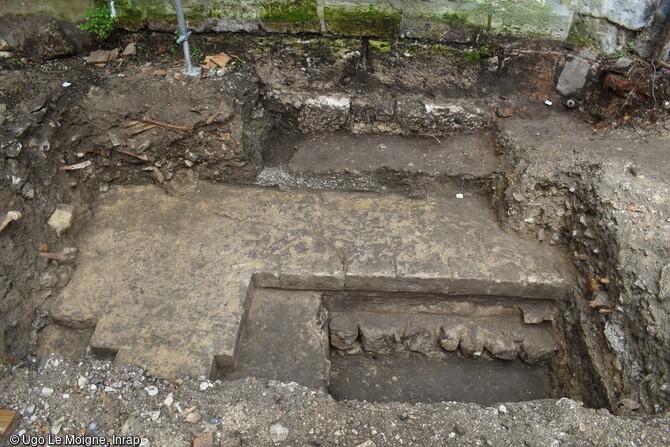 Fondation du mur nord de l'&eacute;glise Saint-Pierre-du-Ch&acirc;tel &agrave; Rouen (Seine-Maritime), dans son &eacute;tat du XIIe si&egrave;cle.