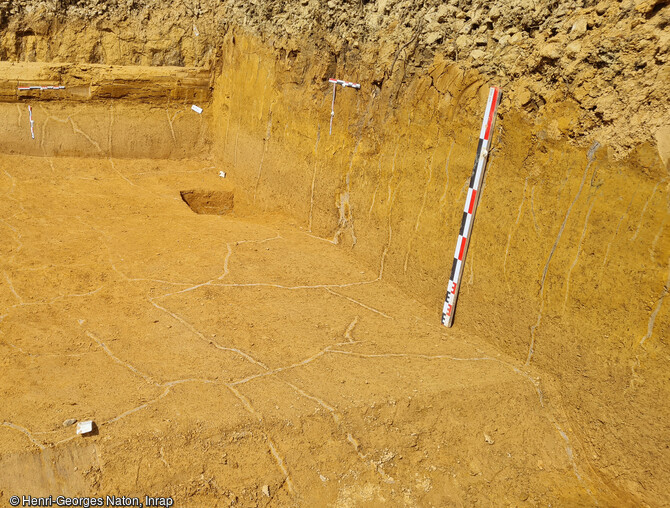 Stratigraphie pratiqu&eacute;e durant la fouille du site du Pal&eacute;olithique moyen &agrave; Fameck (Moselle) 