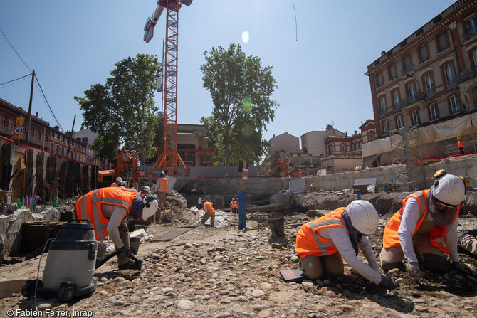 Vue de la fouille en cours allées François Verdier à Toulouse (Haute-Garonne) afin de mettre au jour les occupations antiques et médiévales d'un important quartier situé à la limite de la ville. 