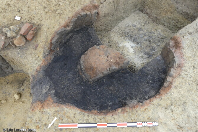 Four à céramique du XIIIe siècle mis au jour sur le chantier de fouille de la future station de métro François Verdier à Toulouse (Haute-Garonne). Ce four atteste la présence de zones artisanales dans ce secteur. 
