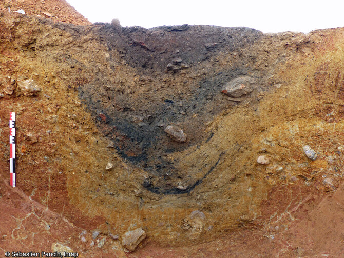 Parmi les nombreuses structures en creux mises en évidence, sur le site de Brancale à Monte (Haute-Corse), certaines se caractérisent par leurs dimensions (profondeur conséquente. 