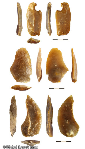 Racloirs d&eacute;couverts dans le niveau du Pal&eacute;olithique moyen sur le site Gustave Eiffel &agrave; Tours (Indre-et-Loire).