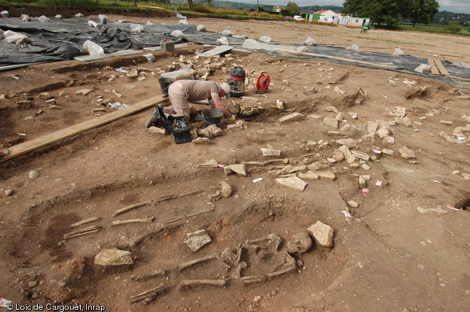 Vue g&eacute;n&eacute;rale de la n&eacute;cropole gallo-romaine de Rosi&egrave;res-aux-Salines&nbsp;(Meurthe-et-Moselle), 2009.  Pr&egrave;s de 400 structures li&eacute;es &agrave; la pratique de la cr&eacute;mation y ont &eacute;t&eacute; rep&eacute;r&eacute;es.