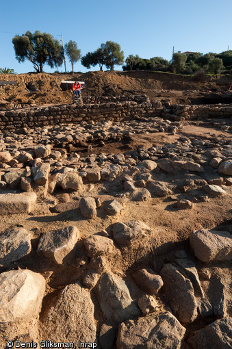 Ensemble de tombes paléochrétiennes mises au jour sur le site de Propriano (Corse-du-Sud), 2009.    Deux églises successives emboitées, dont la plus récente date probablement du début du second Moyen Âge, ont été également dégagées.   