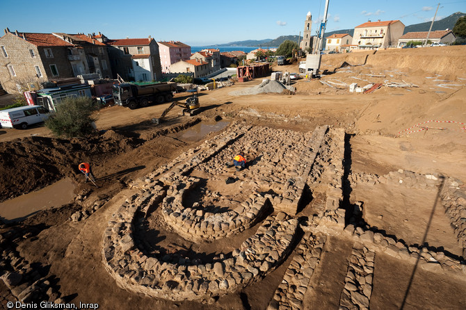 Deux églises successives emboitées, dont la plus récente date probablement du début du second Moyen Âge, ont été dégagées à Propriano (Corse-du-Sud), 2009. Un édifice antique et une nécropole ont été également mis au jour.  